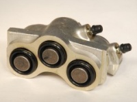 Цилиндр тормозной переднего суппорта 21214 (выпуск с 2016г) L Автостандарт