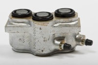 Цилиндр тормозной переднего суппорта 2121 АЗ L